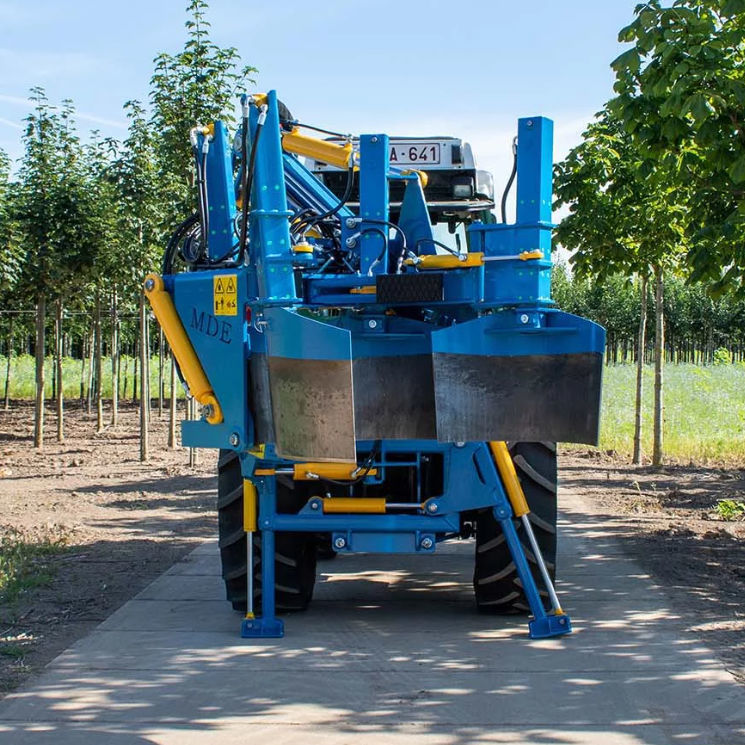 Tractor rootballing machine - KB90 - MDE Machinebouw bv - for orchards