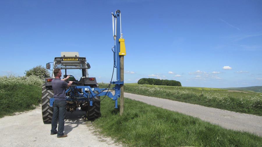Hydraulic post driver TWY 340 KIDD FARM MACHINERY LTD tractormounted