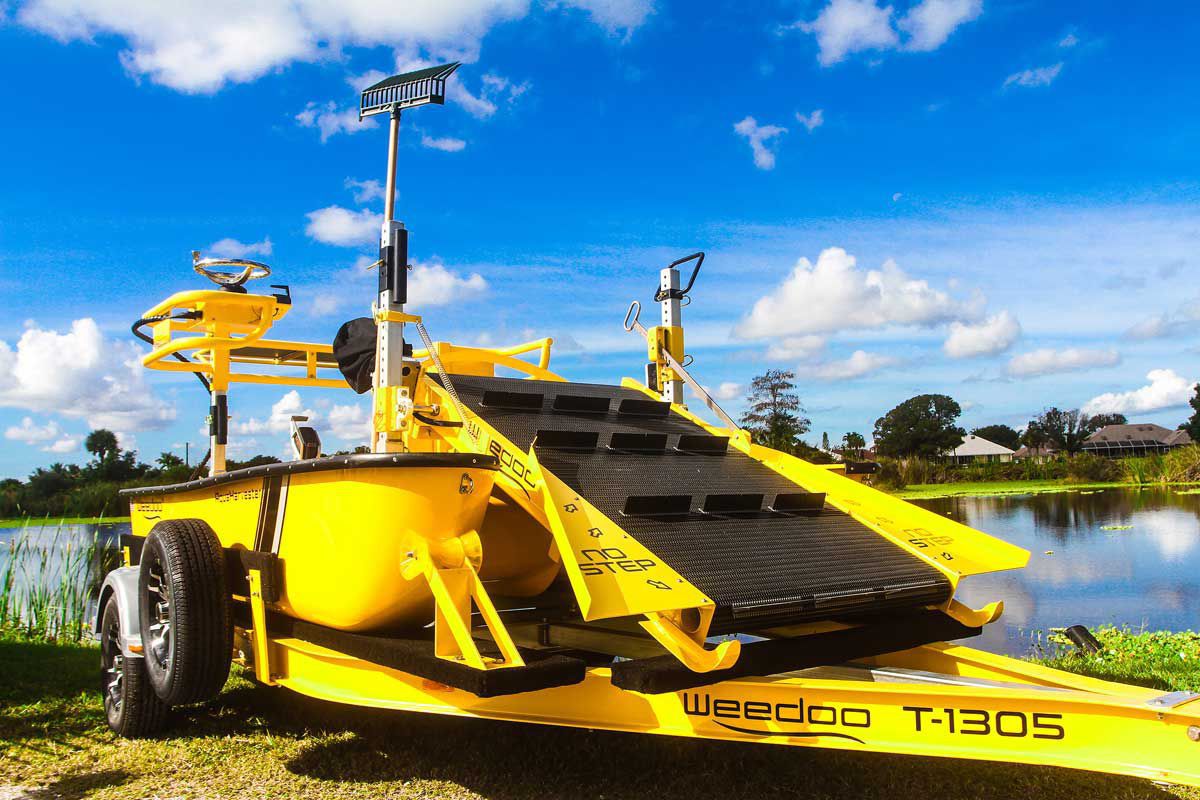 Aquatic weed harvester machine AquaHarvester™ Weedoo boat