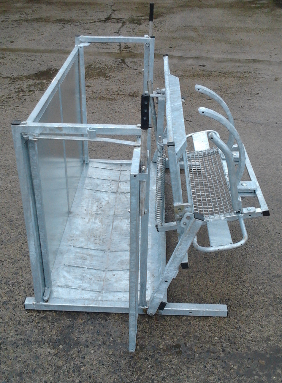 Sheep squeeze chute Sheep Rollover Crate O'Donnell Engineering rugged