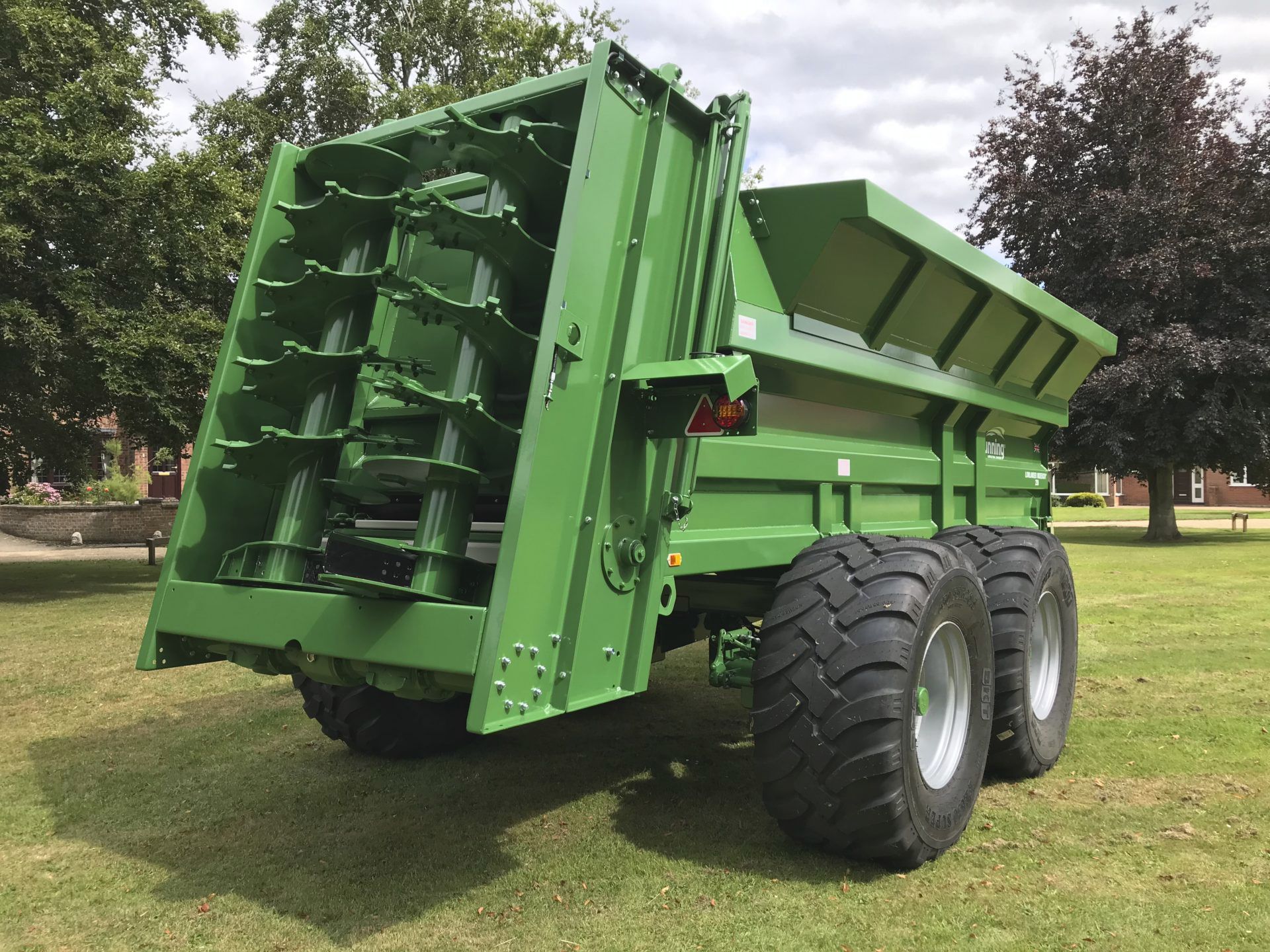 Trailed manure spreader 230 G.T. Bunning & Sons Ltd verticals