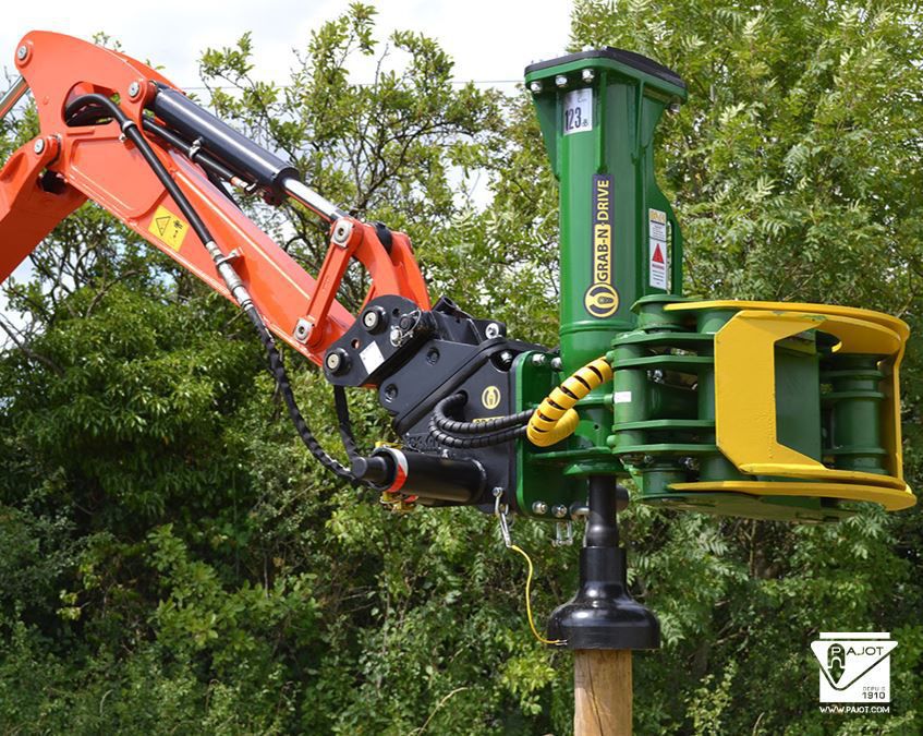 Hydraulic post driver Pajot