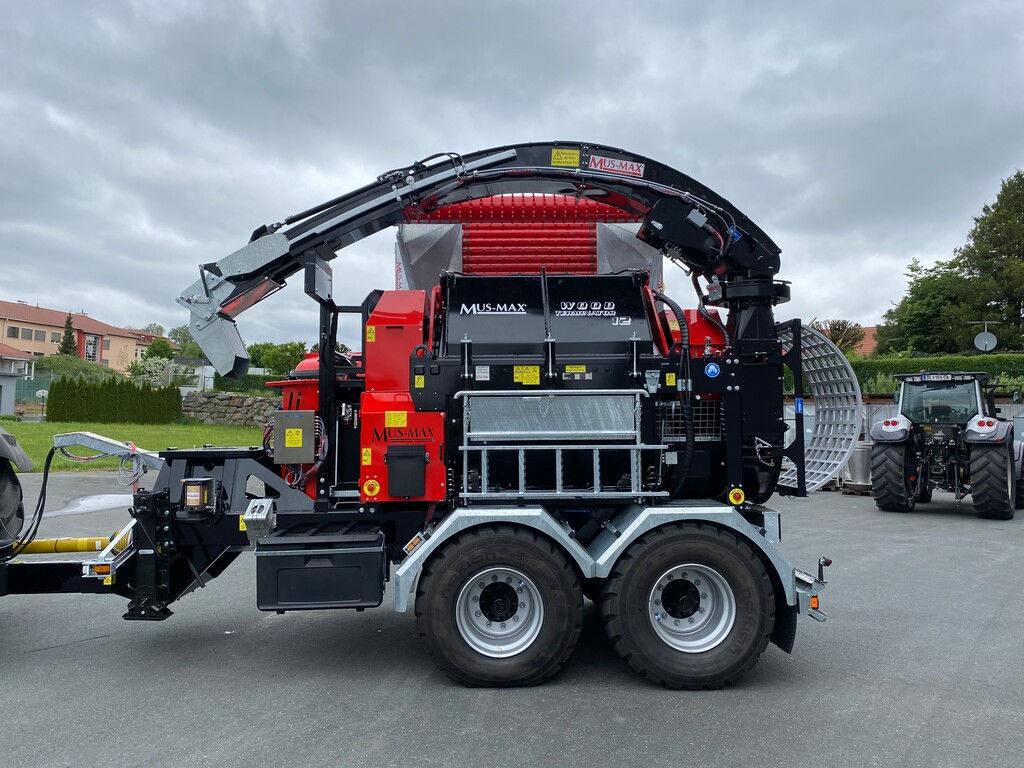 Towed wood chipper - WT Z series - MUSMAX - diesel / with crane
