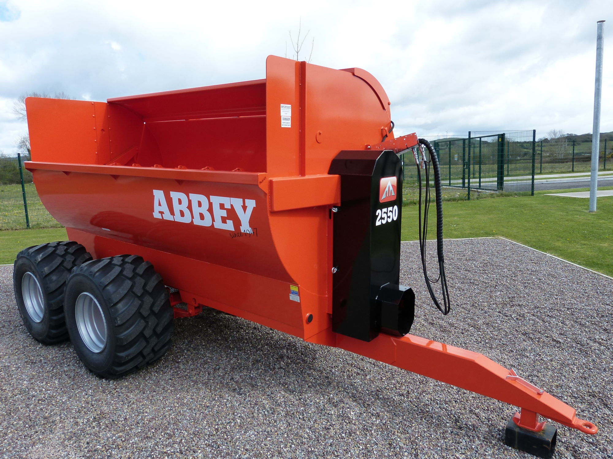 Towed manure spreader Abbey Machinery Ltd. horizontals beaters