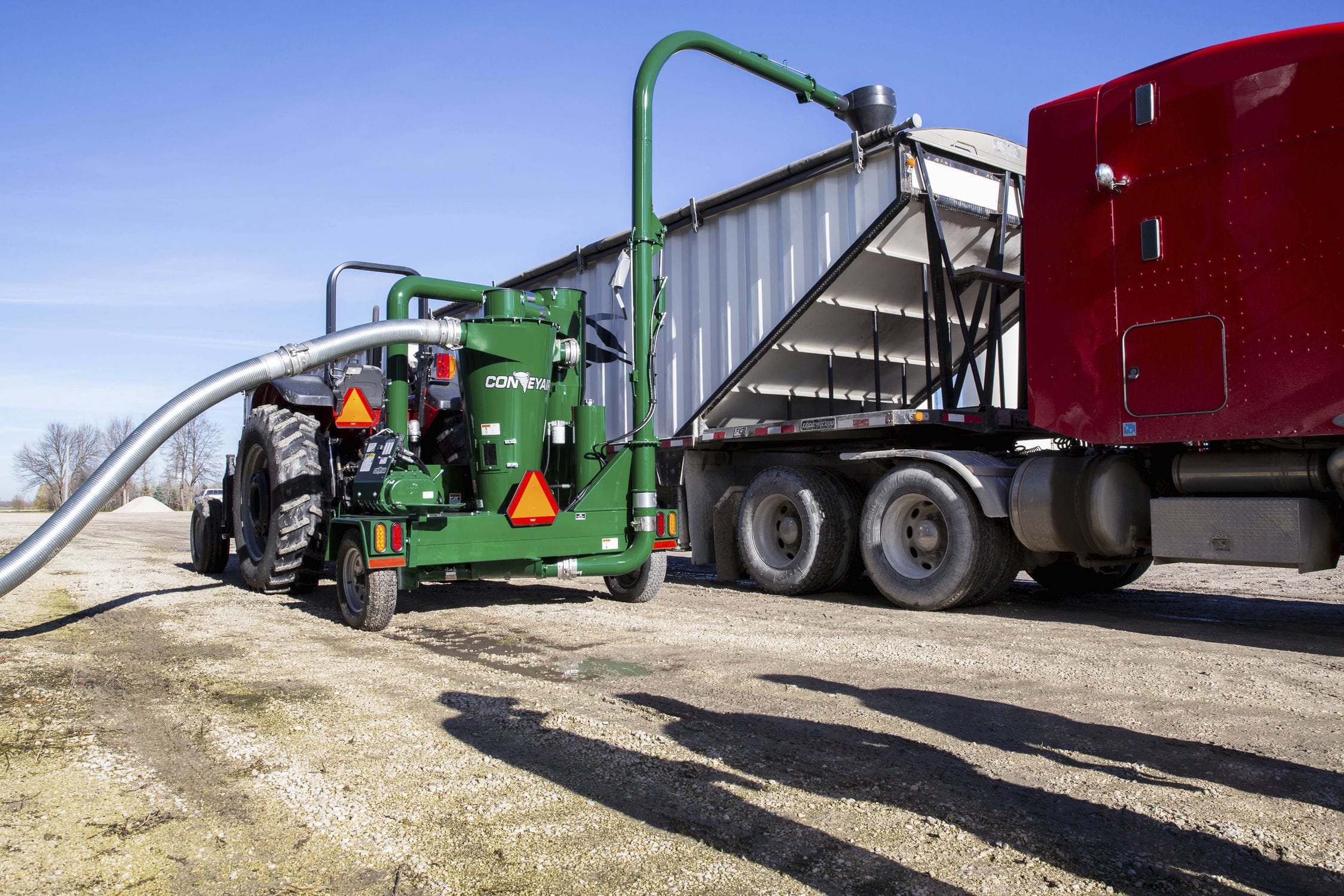 Mobile grain vacuum Ultima62 Conveyair by Thor Manufacturing Ltd.
