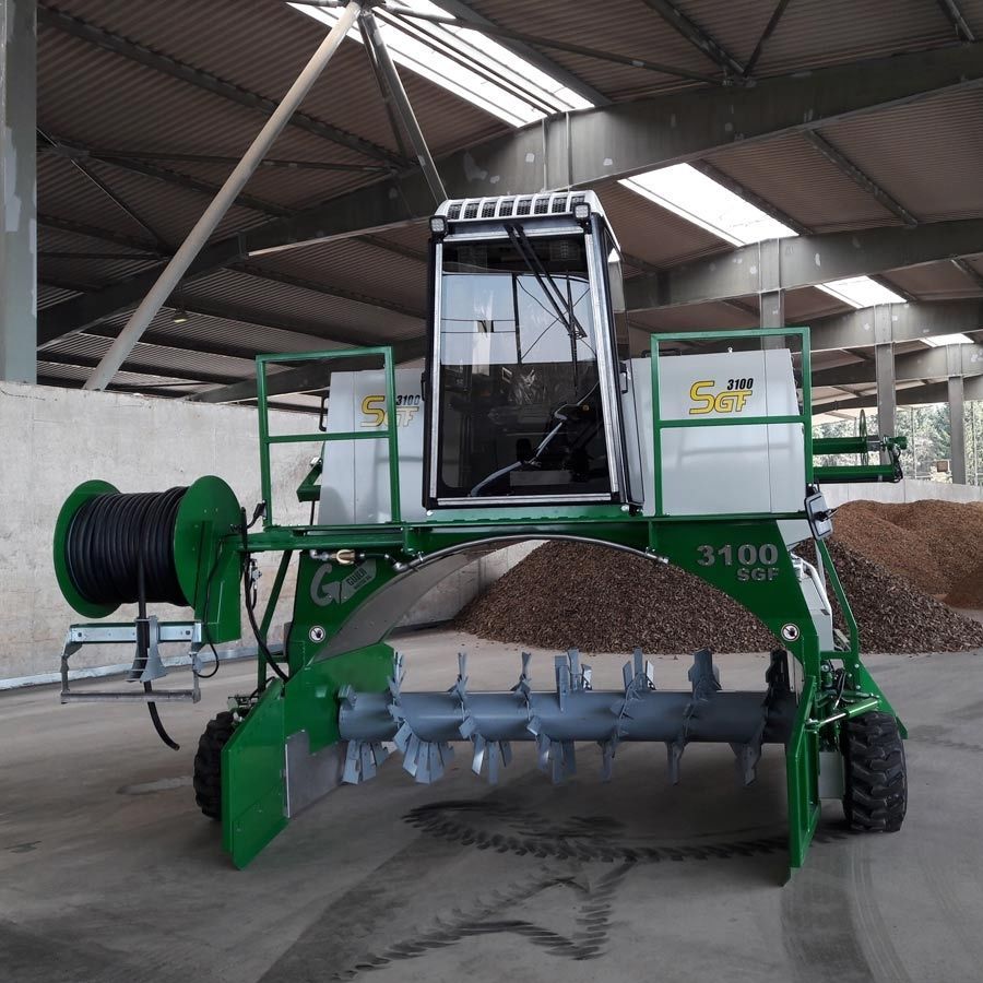 Compost Engine Self-propelled compost turner - SGF 3200 - gujerinnotec