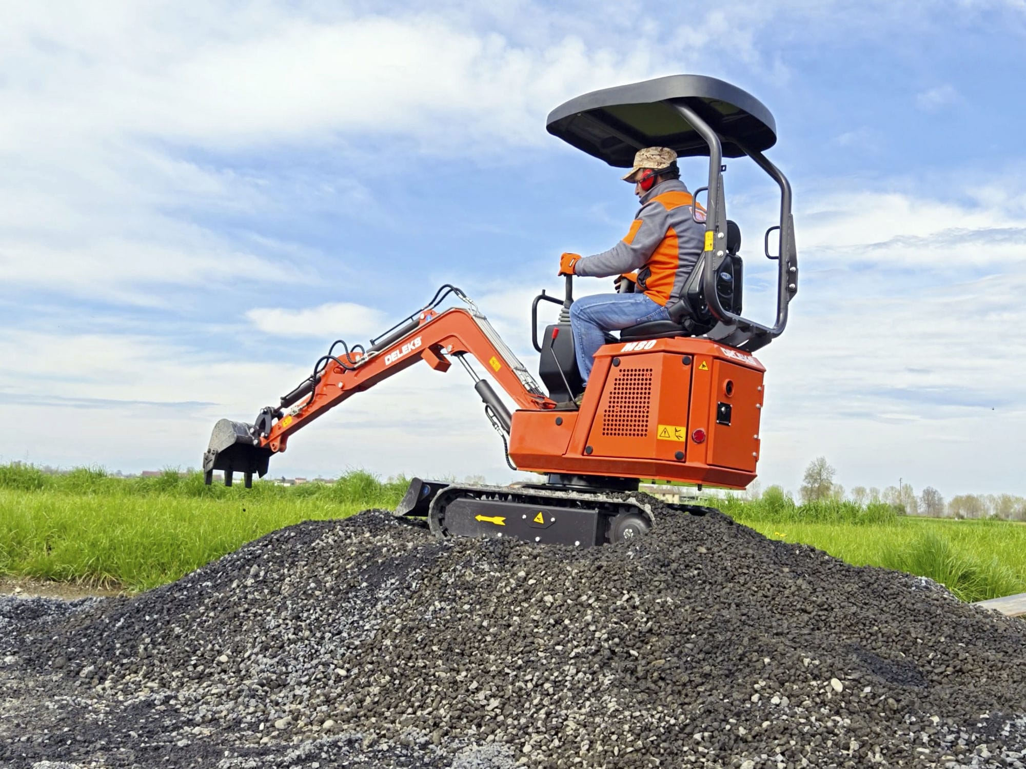Hydraulic excavator - M80 - DELEKS SRL - mini / compact