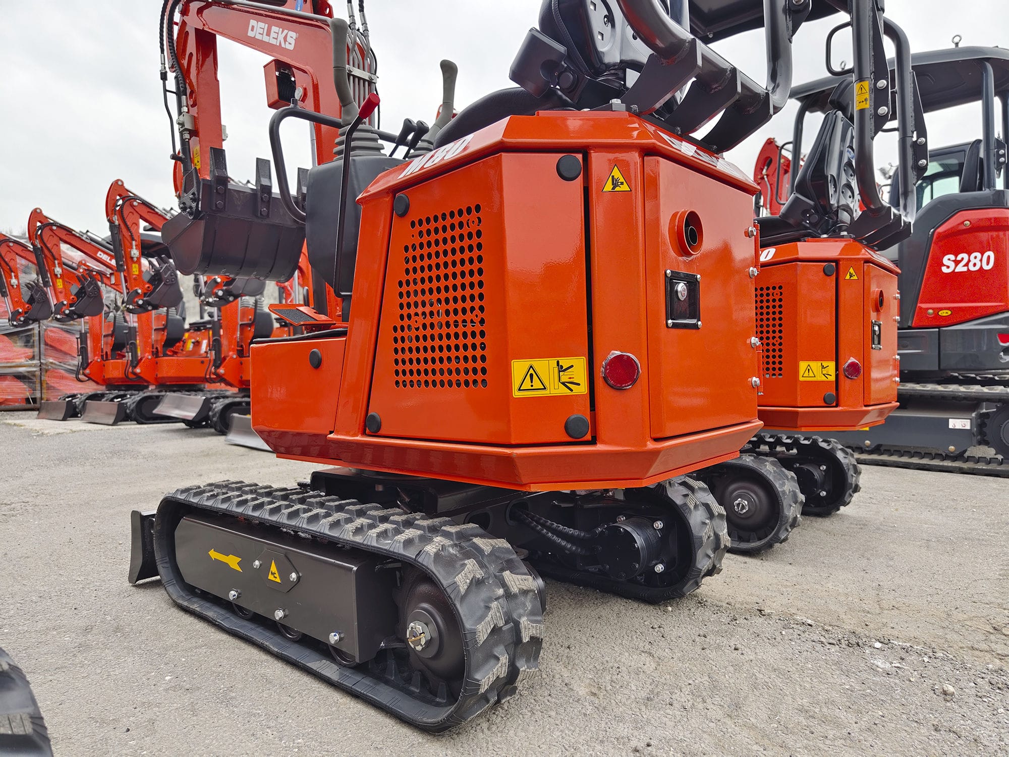 Hydraulic excavator - M80 - DELEKS SRL - mini / compact