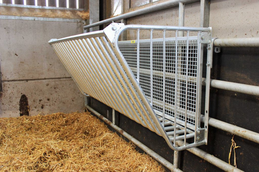 Cattle hay rack / metal / multiaccess / wallmounted F030 2034