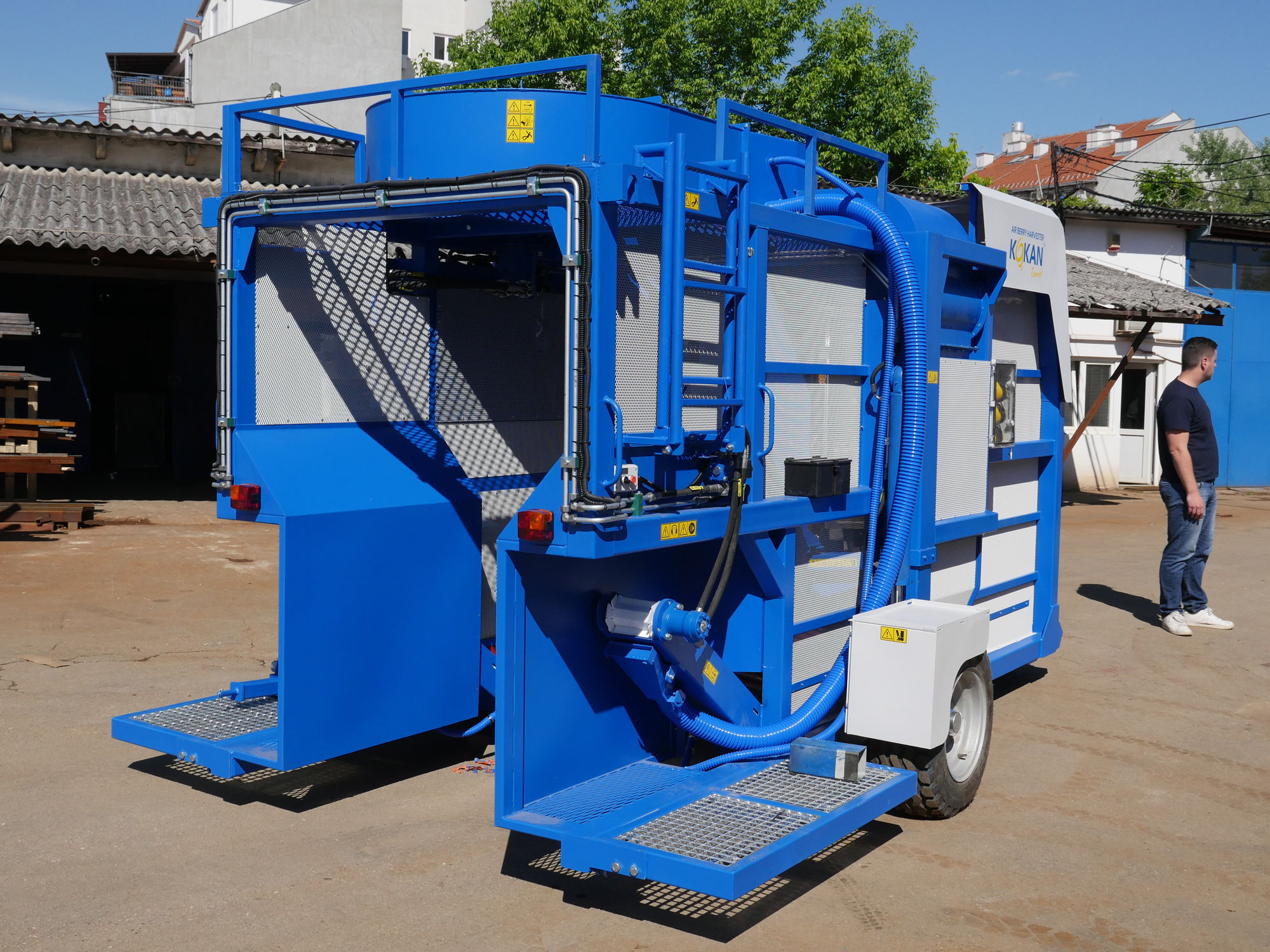 Raspberry harvester machine KOKAN500S TUNNEL BSK Obrenovac D.o.o