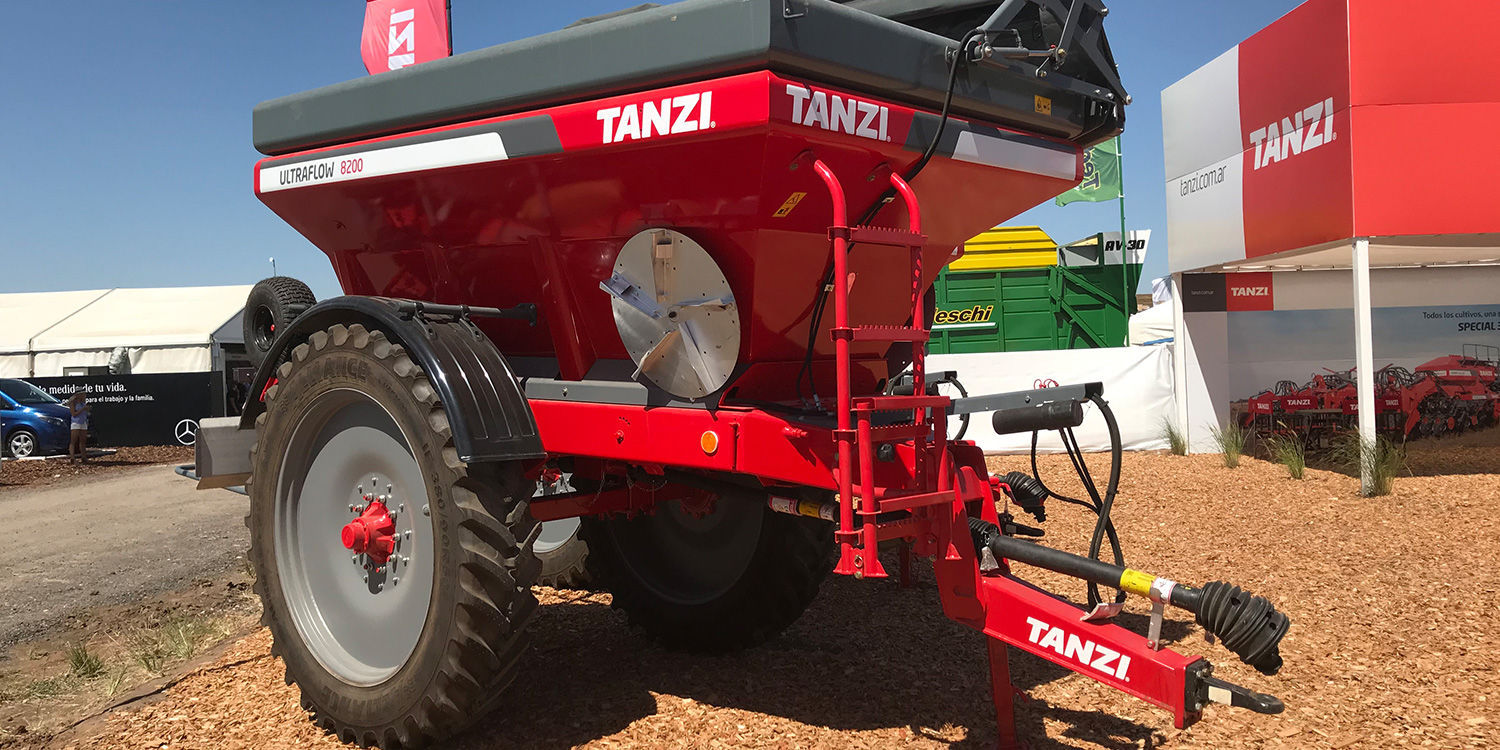 Towed fertilizer spreader ULTRAFLOW tanzi solid / doubledisc