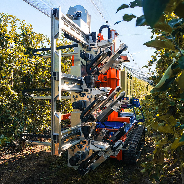 Apple fruit picker - SLOPEHELPER - robotic