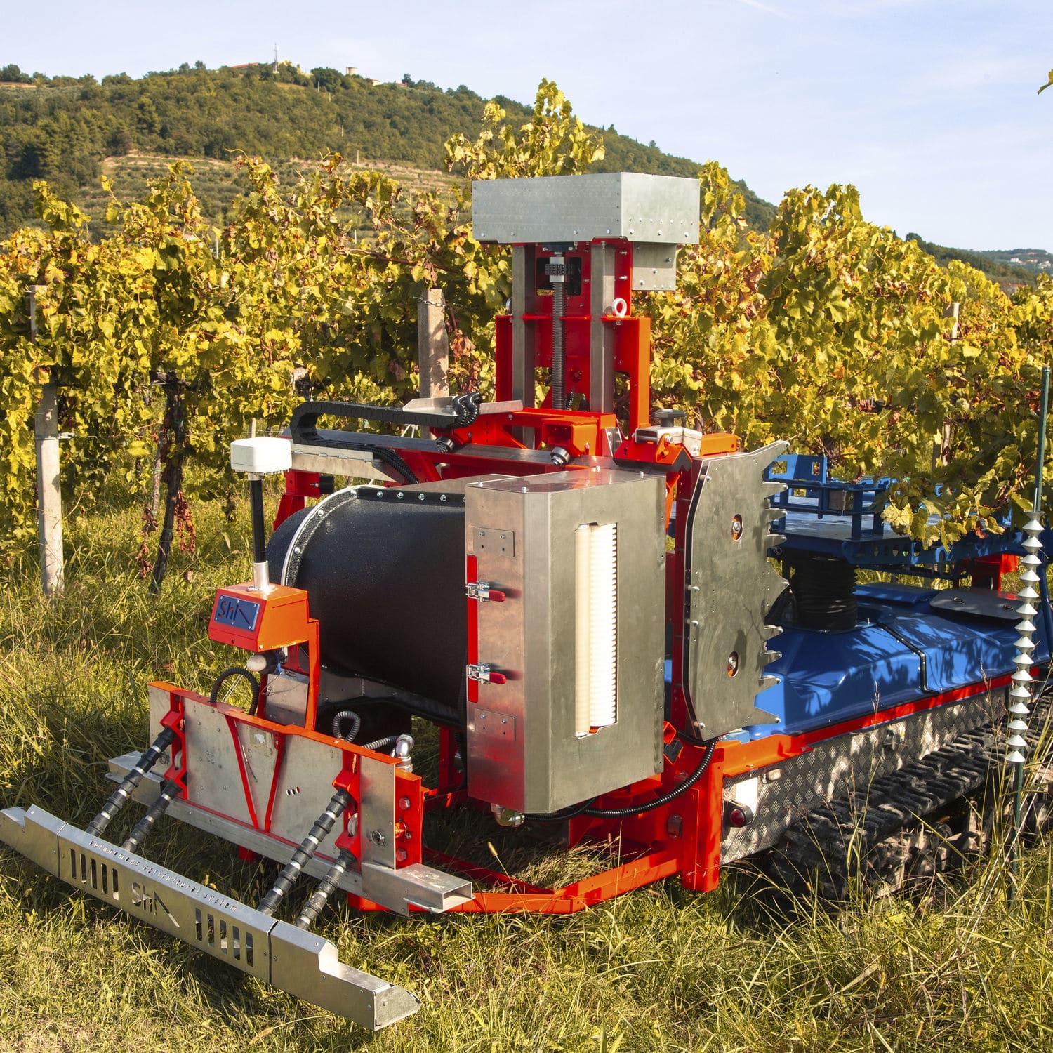 Robotic leaf remover - SLOPEHELPER - vacuum / self-propelled