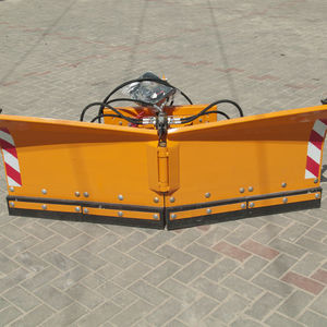 V-shaped snowplow blade / with hydraulic adjustment
