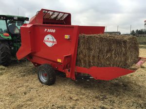 trailed straw blower / for round bales / for square bales / for feed
