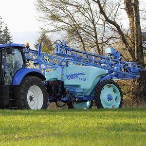towed sprayer 1