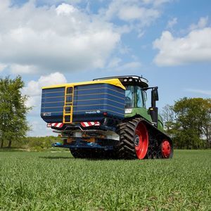 tractor-mounted fertilizer applicator