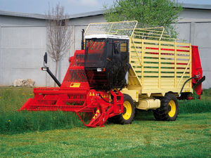 self-propelled forage harvester