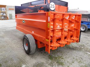 trailed manure spreader