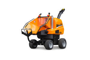 self-propelled wood shredder