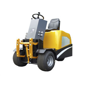 self-propelled sweeper