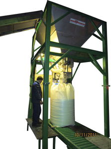 fertilizer bagger