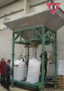 fertilizer bagger