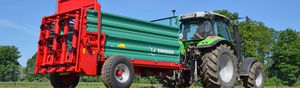 trailed manure spreader