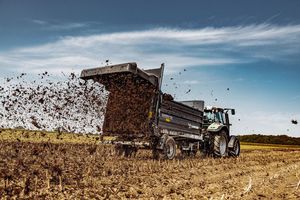 towed manure spreader 1
