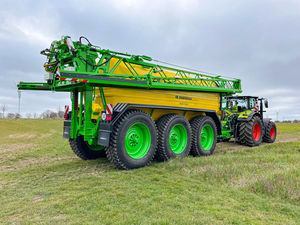 trailed crop sprayer