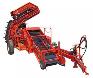 towed harvester machine