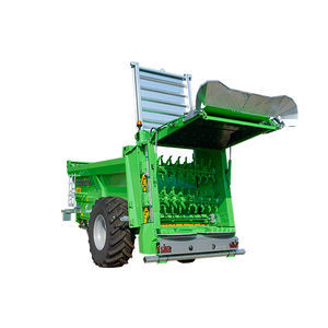 trailed muck spreader