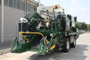 tomato harvester machine