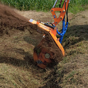 hydraulic ditch cleaner