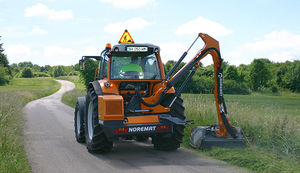 rear-mount reach mower / flail