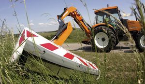 rear-mount reach mower / flail