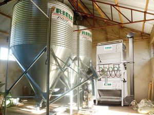 stationary feed mixer