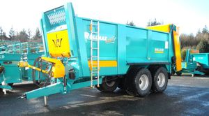 trailed fertilizer spreader