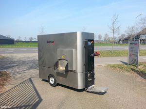 vertical feed mixer / self-propelled / side discharge