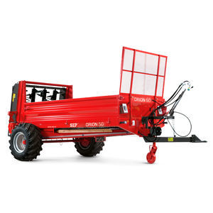 towed manure spreader