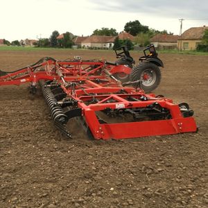trailed field cultivator