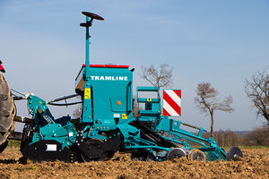 mechanical seed drill / tractor-mounted / with harrow / depth control