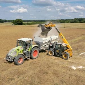 towed fertilizer spreader