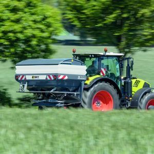 mounted fertilizer spreader