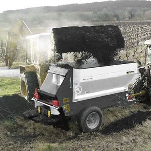 towed fertilizer spreader