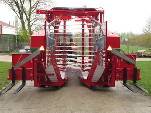fruit harvester machine