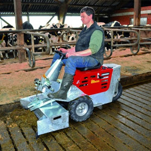 self-propelled manure scraper