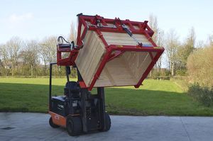 box tipper with clamping system