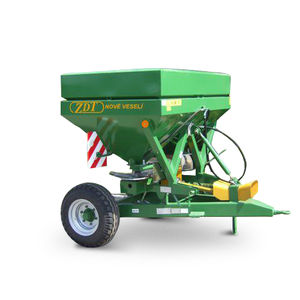 towed fertilizer spreader