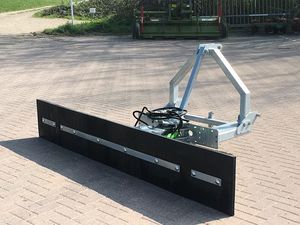 U-shaped manure scraper